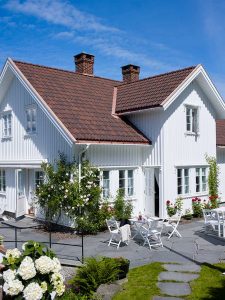 Vurderer du å male huset i en hvitfarge