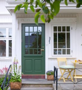 Stadig flere finner frem grønnfargene som utendørsfarge igjen.