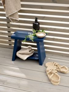 TREBITT-Terrassebeis-90029-Naturlig-Sølvgrå_DRYGOLIN-Ultimat-Vindu-og-dør-0396-Wasablå.