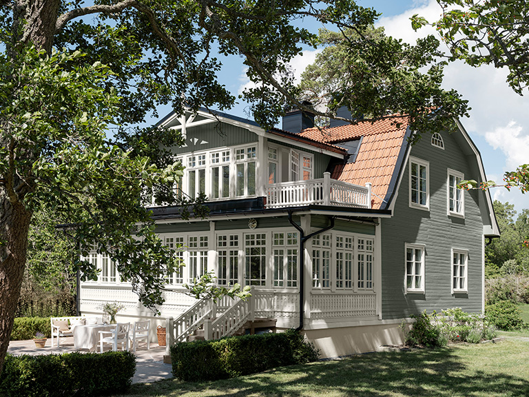 Hus malt med Jotun Stockholmsgrønn