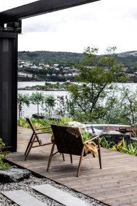 Sittplass delvis under pergola