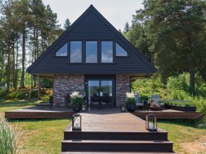 Hytte malt med DRYGOLIN Nordic Extreme Supermatt i 9938 Dempet Sort